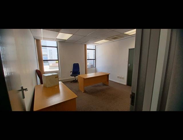 419M² OFFICE TO LET IN HYDE PARK